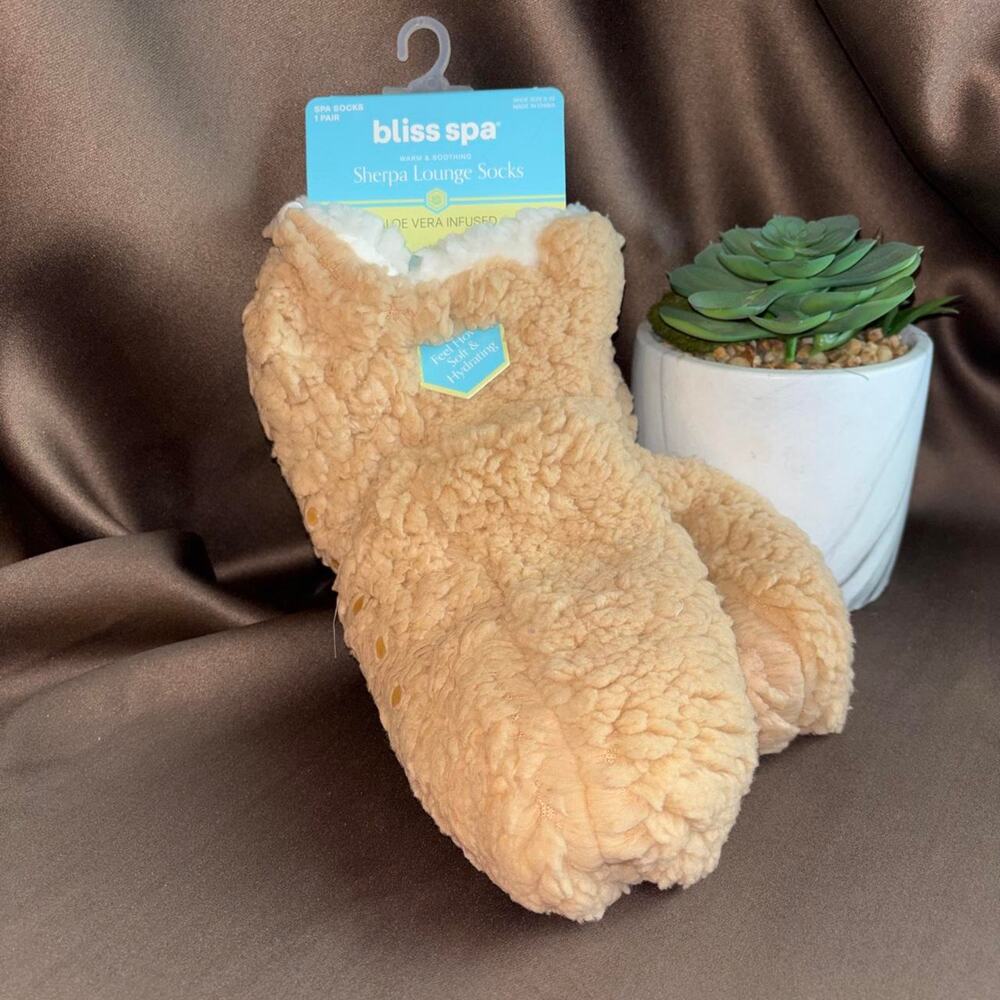 Bliss Spa aloe Vera infused Sherpa Lounge Socks size 5-10